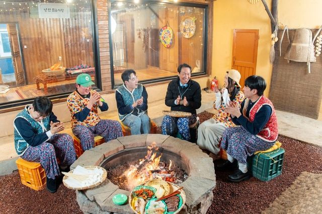 와썹타운에서 촌캉스 게임하는 우상호 강원지사 예비후보