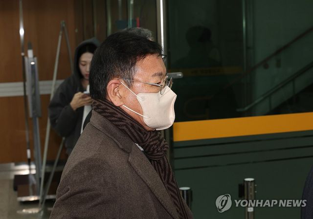 안부수 아태평화교류협회장 구속 전 피의자 심문 출석