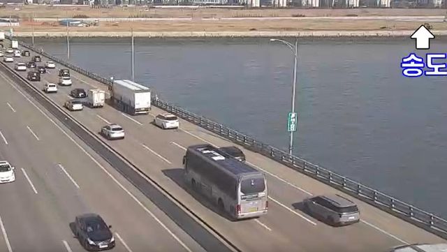 정체 중인 인천대교