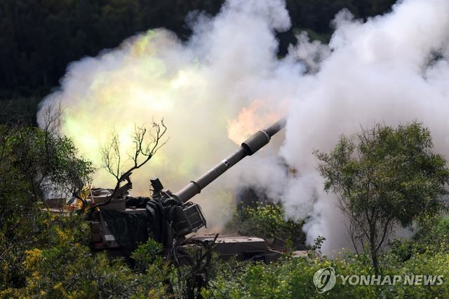 레바논 남부를 향해 발포하는 이스라엘 군