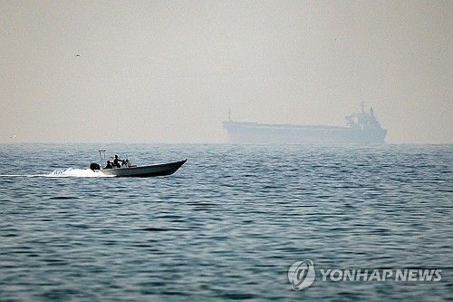 호르무즈 해협 통과하는 유조선(기사와 직접 관련 없음)