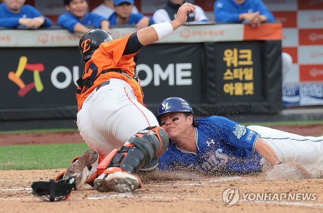 홈 쇄도하는 삼성 류지혁