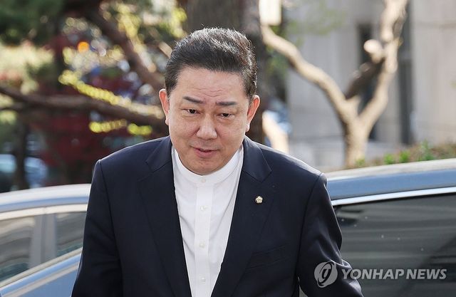 경찰 조사 출석하는 김병기 의원