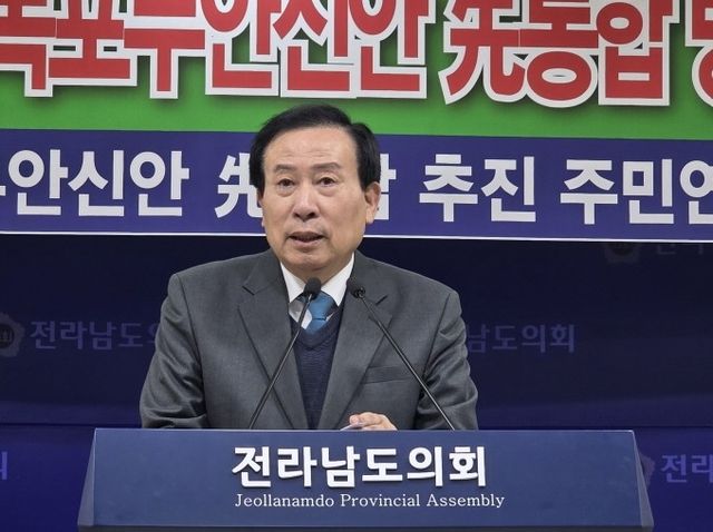 기자회견하는 박홍률 목포시장 선거 예비후보