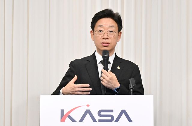 기자간담회 하는 오태석 우주항공청장