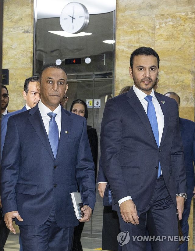 국회 외통위 면담 입장하는 GCC 소속 주한 대사들