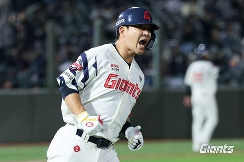 5회 쐐기 2점 홈런을 친 김민성