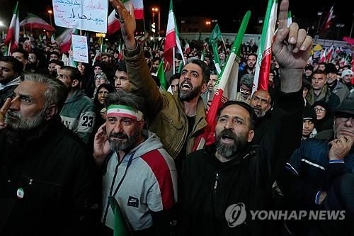 미-이란 2주간 합의 발표 이후 테헤란 광장 모인 친정부 시위대