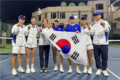 몽골에 완승 후 기념사진을 찍은 한국 국가대표 선수단. 