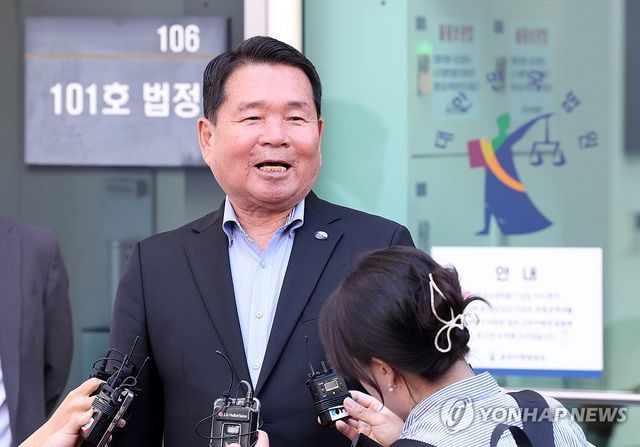 법원 출석한 신경호 강원교육감