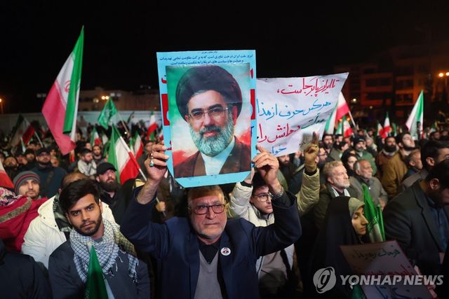휴전 발표 이후 거리로 나선 이란인들
