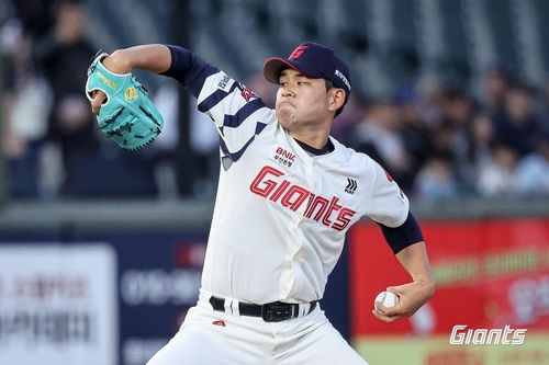 롯데 선발 김진욱의 역투