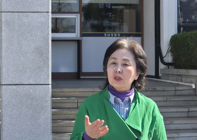 경남경찰청 출석하면서 발언하는 김영선 전 국민의힘 의원