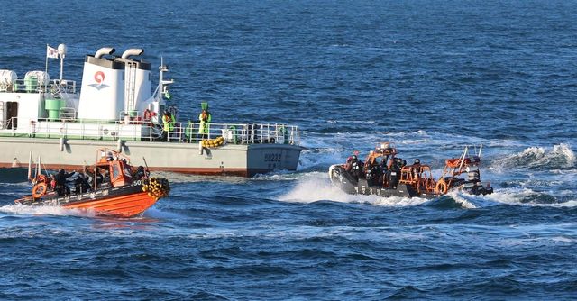 도주하는 불법 외국 어선 차단하는 특수기동대