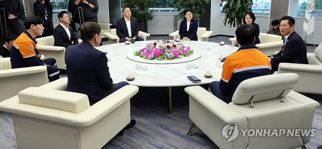 포스코 광양제철소 찾은 정청래 대표