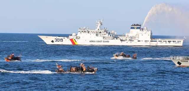 '불법조업 중국어선 꼼짝마'