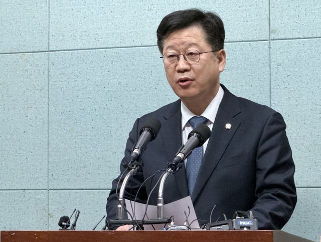 기자회견하는 안호영 의원