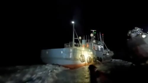 지난해 9월 정선 명령에 불응하고 도주하는 불법 선박