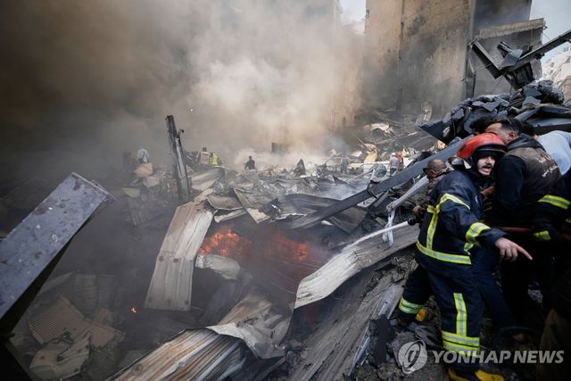 8일(현지시간) 레바논 수도 베이루트의 한 아파트 건물 공습 현장