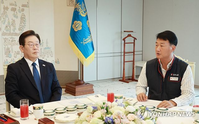 발언 듣는 이재명 대통령