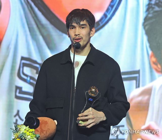 프로농구 신인 선수상 수상한 케빈 켐바오