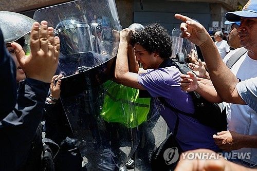 임금인상을 요구하는 시위