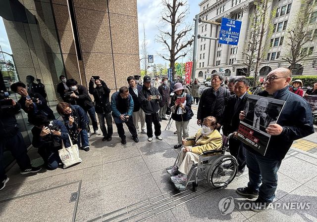 미쓰비시중공업 관계자 만나러 가는 강제동원 피해자와 유족