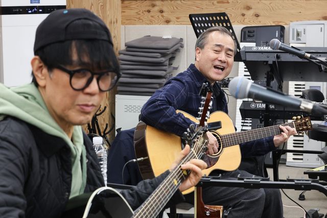 콘서트 준비하는 시인과 촌장