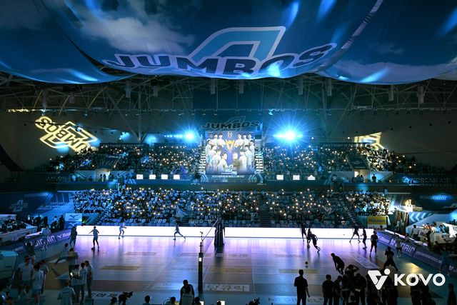 만원 관중 속에 열린 대한항공-현대캐피탈 챔프 1차전