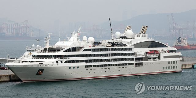 부산에 국내 첫 항공-철도 연계 크루즈선 '르 쏘레알(Le Soleal)'호 입항