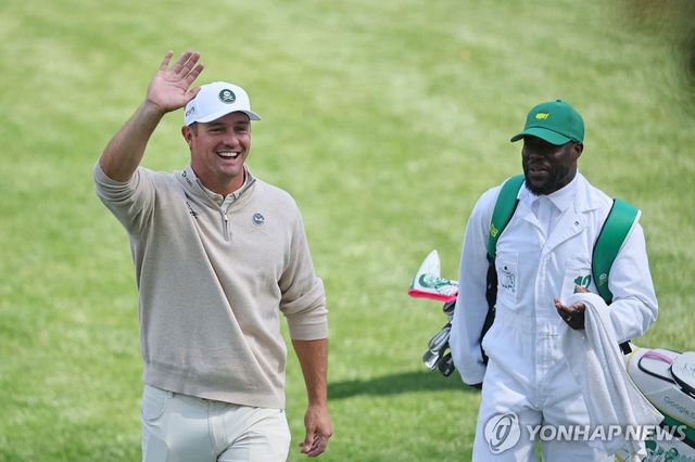 브라이슨 디섐보(왼쪽)