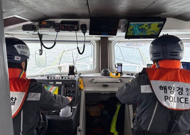 해상 순찰 중인 해양경찰