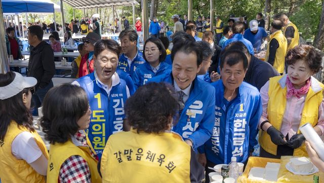 철원 주민 만나는 우상호 후보