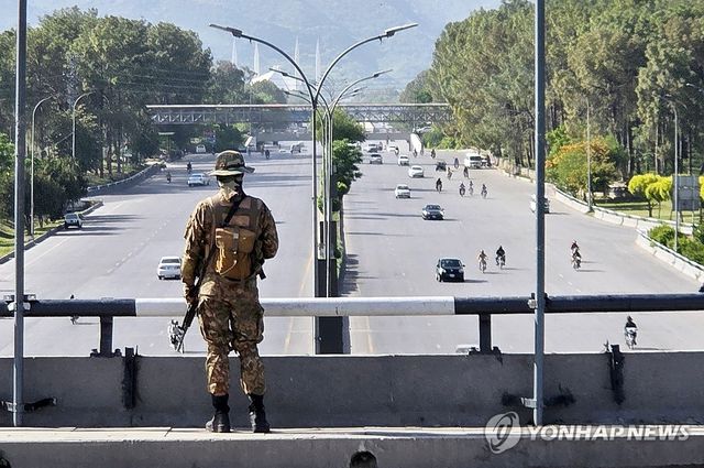 군인 배치된 이슬라마바드 도로