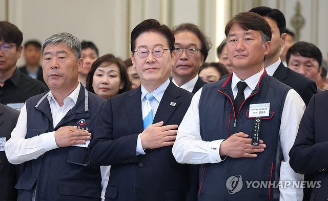 청와대에서 열린 노동절 기념식
