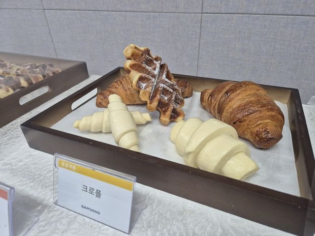 삼양사 냉동생지로 만든 크루아상과 크로플