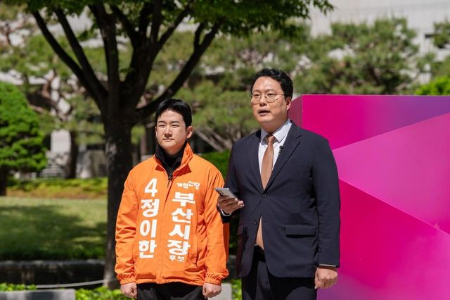 단식 농성중인 정이한 부산시장 후보 찾은 개혁신당 천하람 원내대표