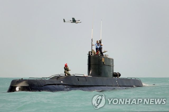 이란군 잠수함과 드론