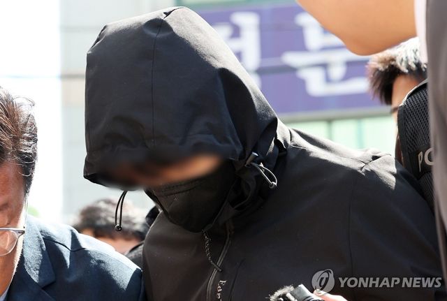 '묻지마 살인' 피의자 영장실질심사 출석