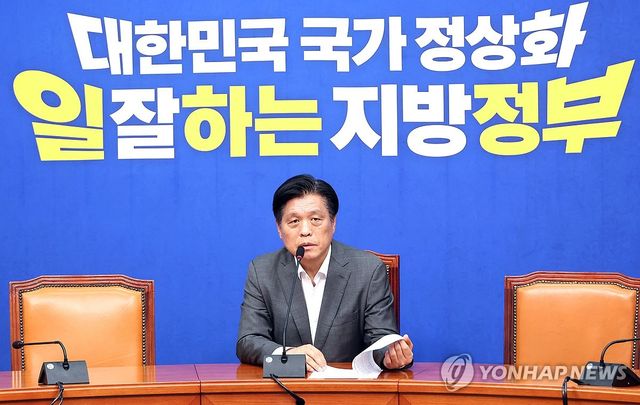 기자 간담회하는 더불어민주당 조승래 총괄선대본부장