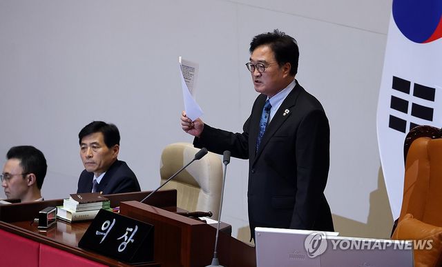 39년 만의 개헌 불발…울분 터트리는 우원식 국회의장