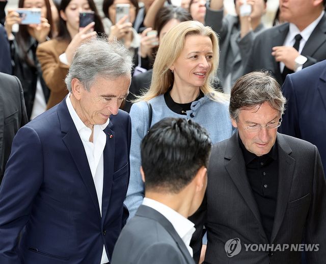 루이뷔통 회장 3년 만에 방한