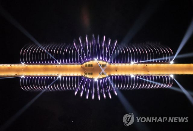 강릉 월화교 분수 조명…환상적인 야경 선사