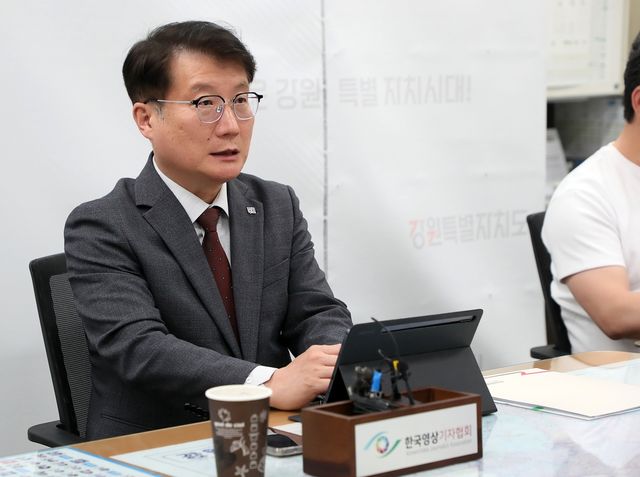 기자 간담회하는 여중협 도지사 권한대행