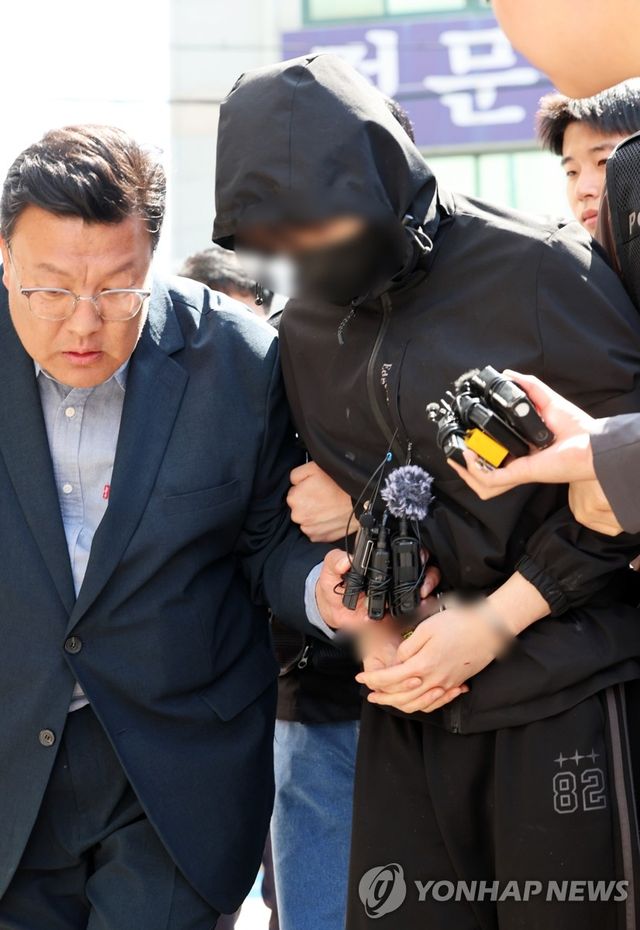 '묻지마 살인' 피의자 영장실질심사 출석