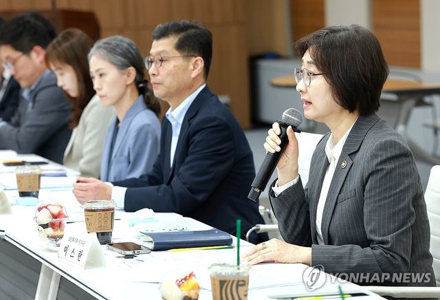 돌봄 노동자 처우개선 및 노·정협의체 운영을 위한 노·정 간담회