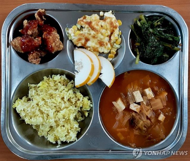 이 학교의 지난 8일 급식 식단