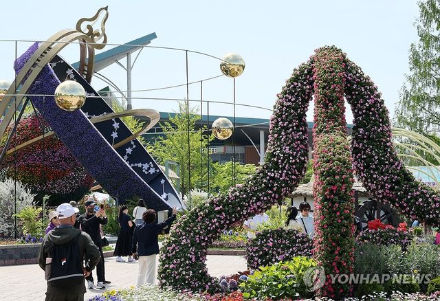 휴일 맞은 고양국제꽃박람회