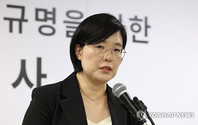브리핑하는 김지미 특검보