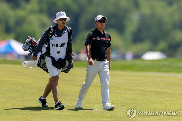 LIV골프에 출전한 함정우(오른쪽)